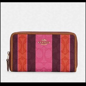 Coach medium id zip wallet